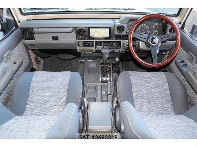 Toyota Land Cruiser 70 1992-01 2010303-1