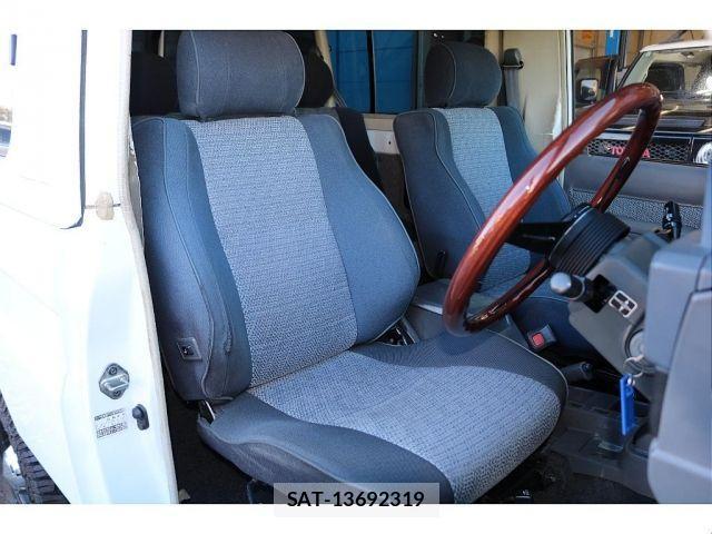 Toyota Land Cruiser 70 1992-01 2010303-5