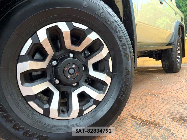 Toyota Land Cruiser 70 2024-02 6002390-12