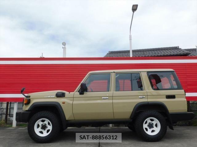 Toyota Land Cruiser 70 2024-07 6216098-3