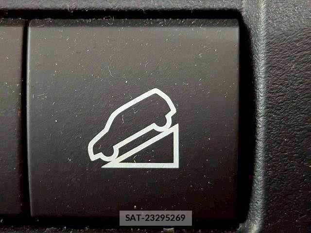 Toyota Land Cruiser 70 2024-02 6545429-11