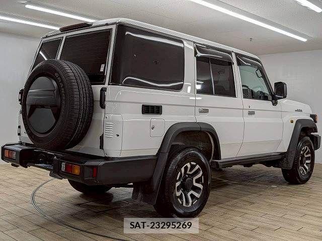 Toyota Land Cruiser 70 2024-02 6545429-15