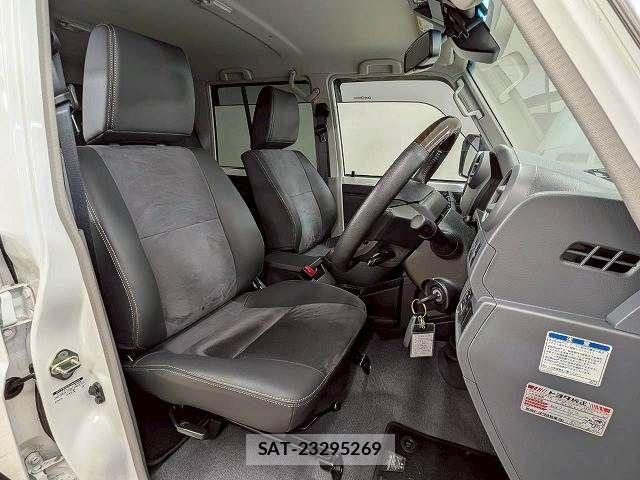Toyota Land Cruiser 70 2024-02 6545429-4