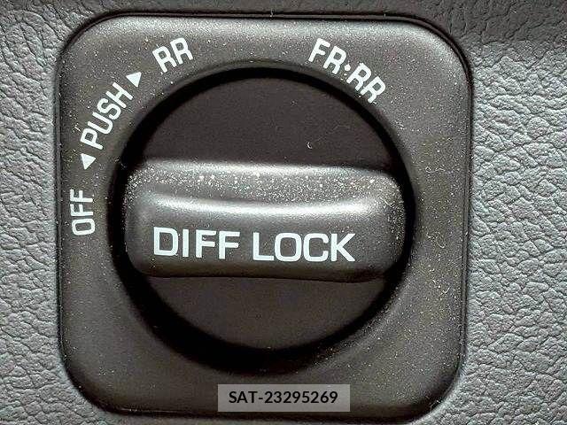 Toyota Land Cruiser 70 2024-02 6545429-7