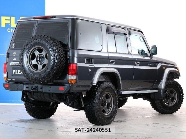 Toyota Land Cruiser 70 2015-01 6676552-3