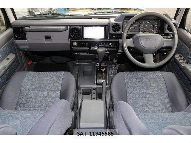 Toyota Land Cruiser 70 1999-01 6676553-1