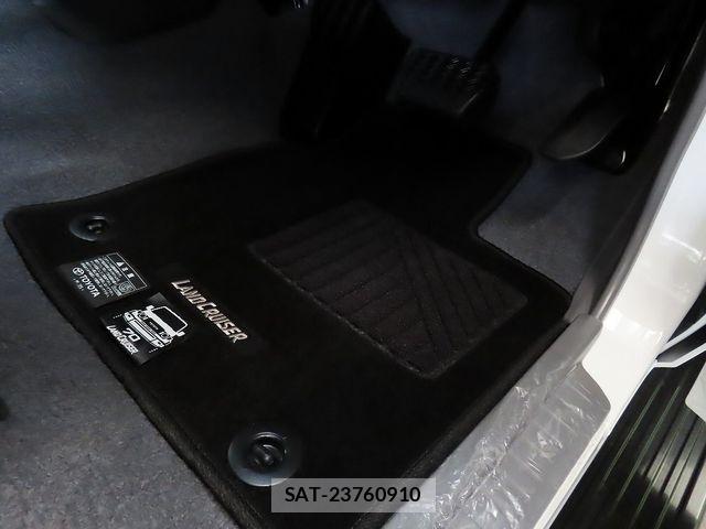 Toyota Land Cruiser 70 2024-08 7220517-18