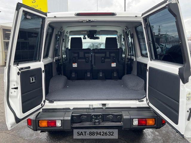 Toyota Land Cruiser 70 2024-05 7216457-9