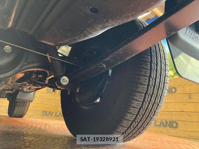 Toyota Land Cruiser 70 2025-03 7220518-19