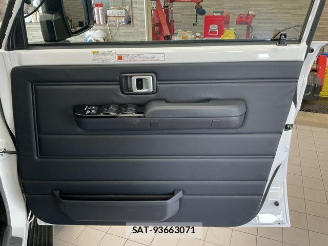 Toyota Land Cruiser 70 2024-01 7220515-2