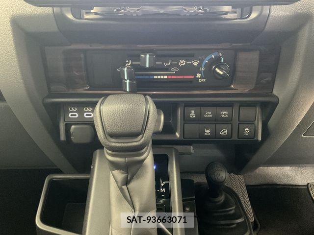 Toyota Land Cruiser 70 2024-01 7220515-6