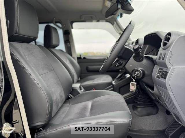 Toyota Land Cruiser 70 2025-07 7327820-15
