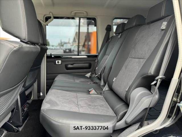 Toyota Land Cruiser 70 2025-07 7327820-17