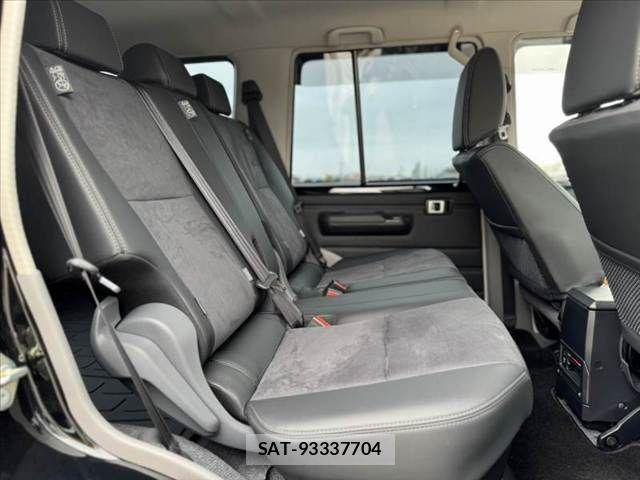 Toyota Land Cruiser 70 2025-07 7327820-18