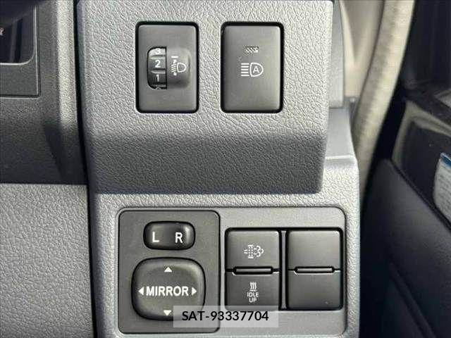 Toyota Land Cruiser 70 2025-07 7327820-24