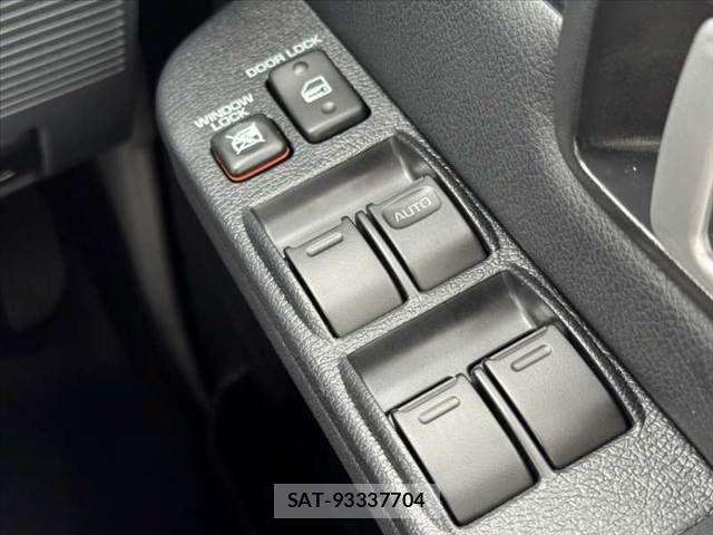Toyota Land Cruiser 70 2025-07 7327820-27