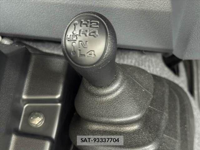 Toyota Land Cruiser 70 2025-07 7327820-6