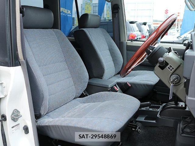 Toyota Land Cruiser 70 2003-01 7724780-2