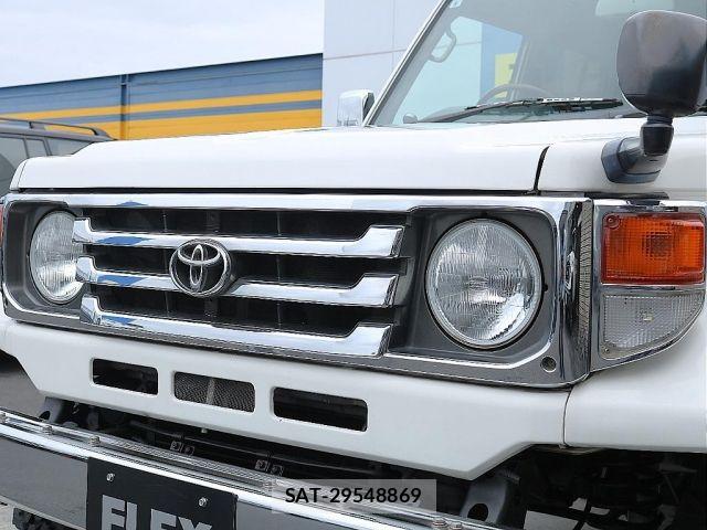 Toyota Land Cruiser 70 2003-01 7724780-4