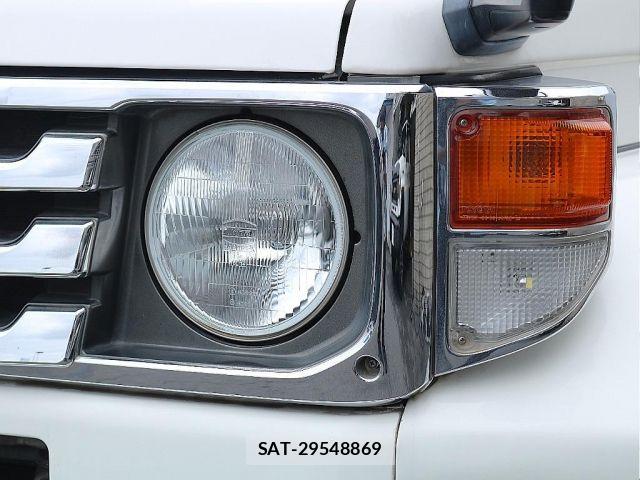 Toyota Land Cruiser 70 2003-01 7724780-5