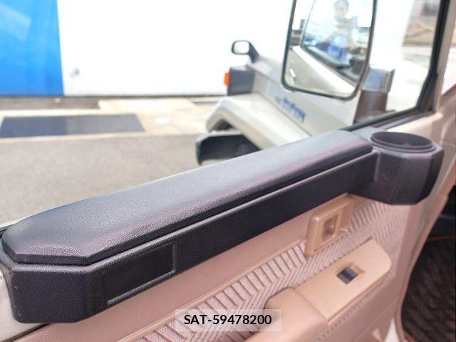 Toyota Land Cruiser 70 1999-01 7786171-15