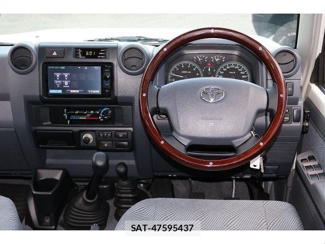 Toyota Land Cruiser 70 2014-01 7786172-11