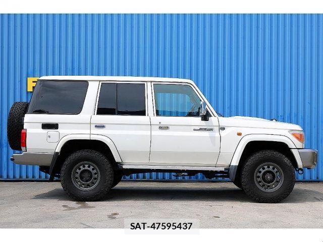 Toyota Land Cruiser 70 2014-01 7786172-6