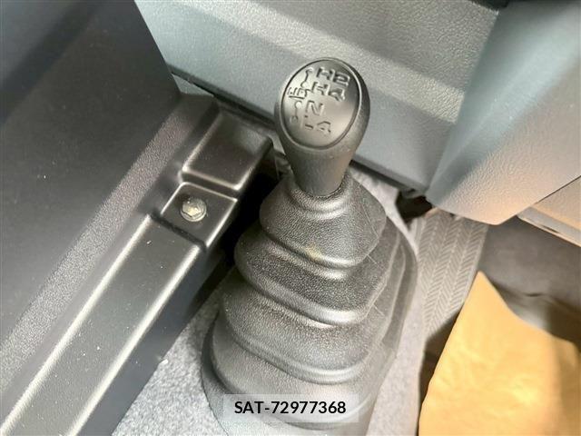Toyota Land Cruiser 70 2025-06 7877152-9