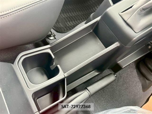 Toyota Land Cruiser 70 2025-06 7877152-10