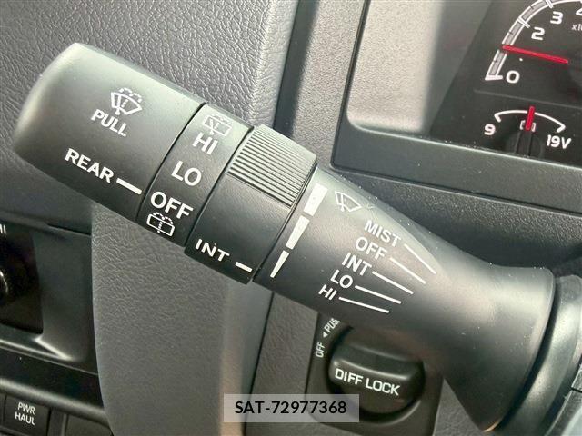 Toyota Land Cruiser 70 2025-06 7877152-12