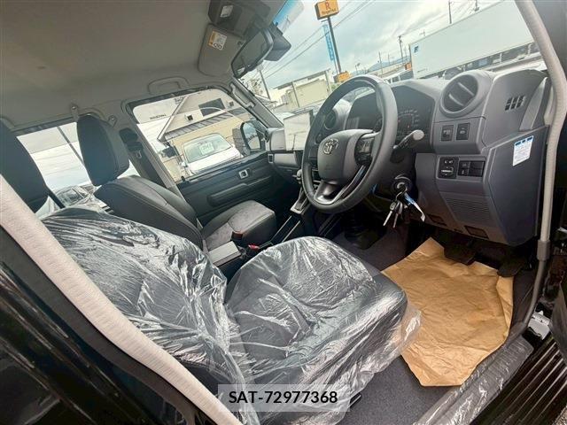 Toyota Land Cruiser 70 2025-06 7877152-15