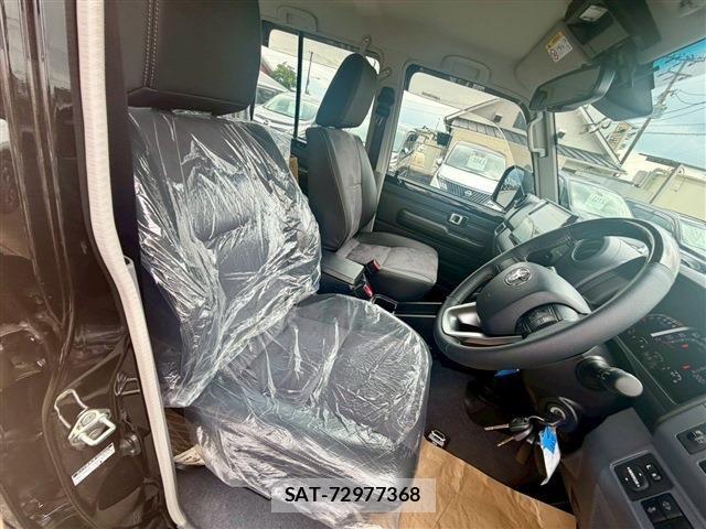 Toyota Land Cruiser 70 2025-06 7877152-16