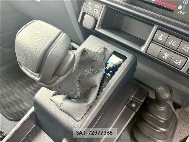 Toyota Land Cruiser 70 2025-06 7877152-8