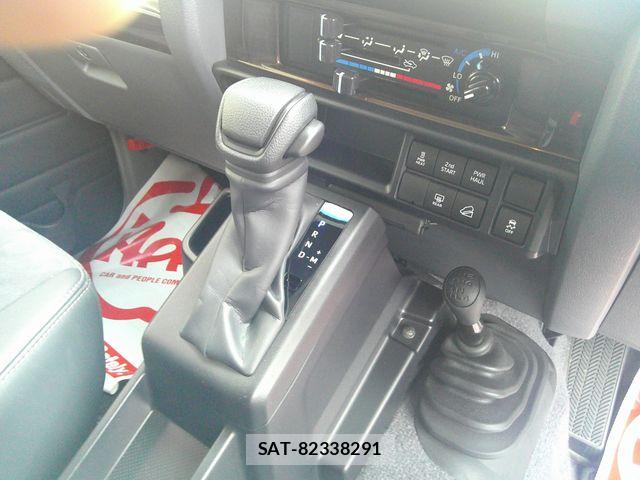Toyota Land Cruiser 70 2024-03 7902807-17