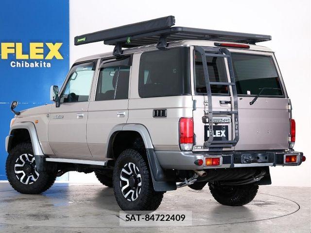 Toyota Land Cruiser 70 2015-01 7902810-14
