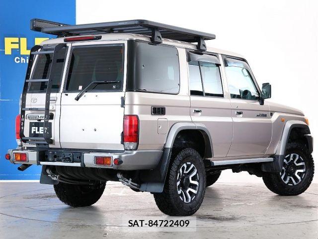 Toyota Land Cruiser 70 2015-01 7902810-5