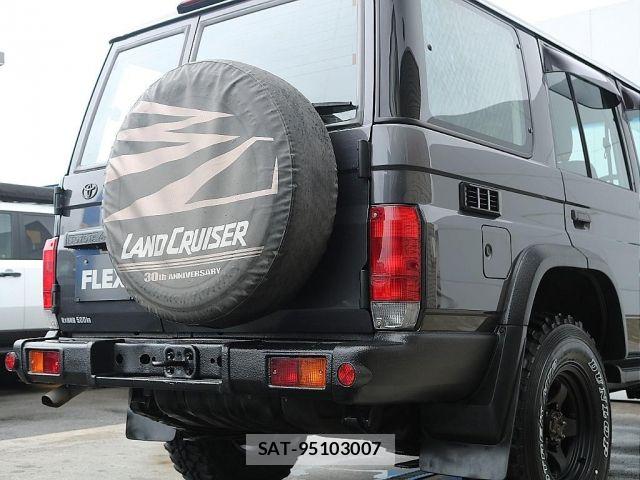 Toyota Land Cruiser 70 2014-01 7902808-12