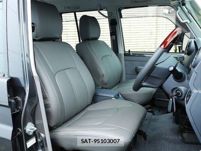 Toyota Land Cruiser 70 2014-01 7902808-2