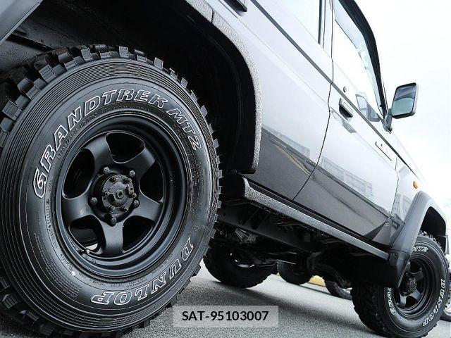 Toyota Land Cruiser 70 2014-01 7902808-7
