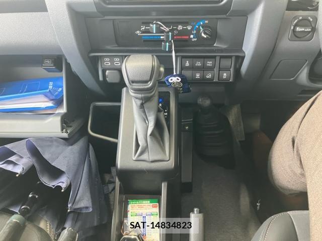 Toyota Land Cruiser 70 2025-06 7962293-23