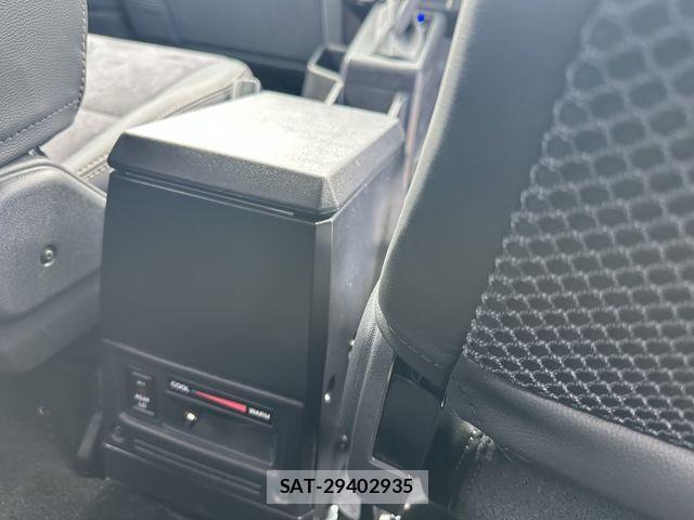 Toyota Land Cruiser 70 2025-02 7979663-9