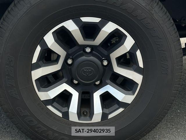 Toyota Land Cruiser 70 2025-02 7979663-21