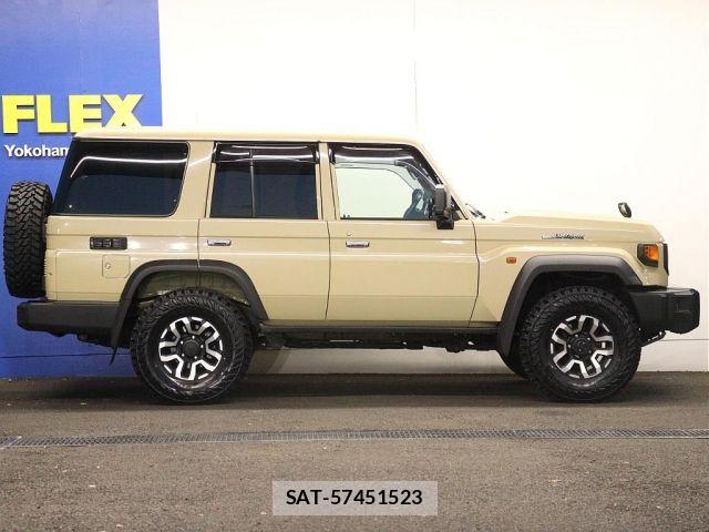 Toyota Land Cruiser 70 2023-01 8074230-6