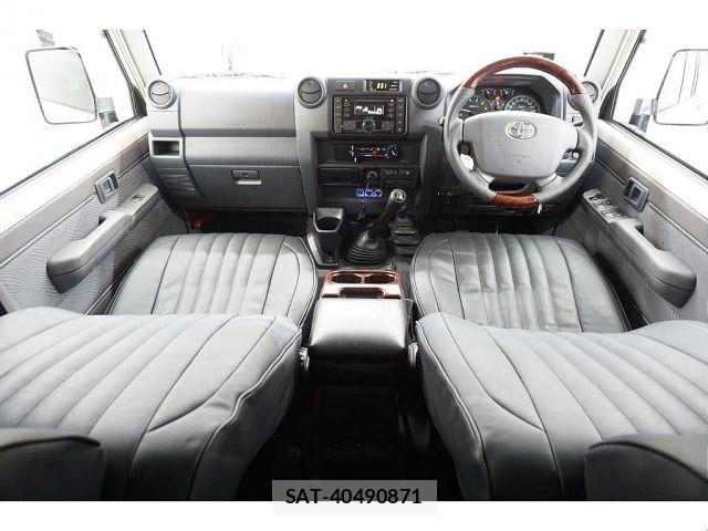 Toyota Land Cruiser 70 2015-01 8099945-1