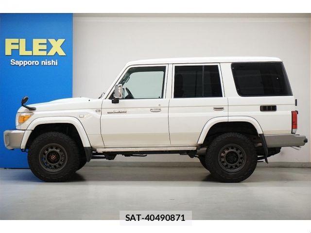 Toyota Land Cruiser 70 2015-01 8099945-4