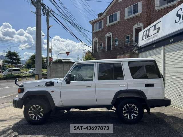 Toyota Land Cruiser 70 2024-03 8315035-15