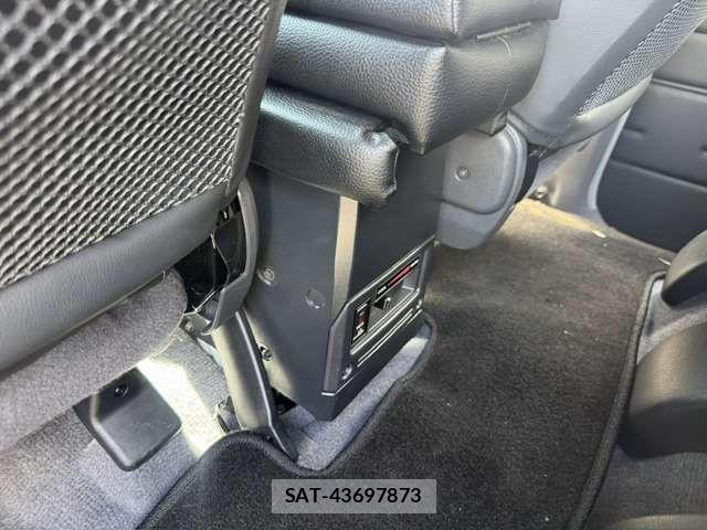 Toyota Land Cruiser 70 2024-03 8315035-5