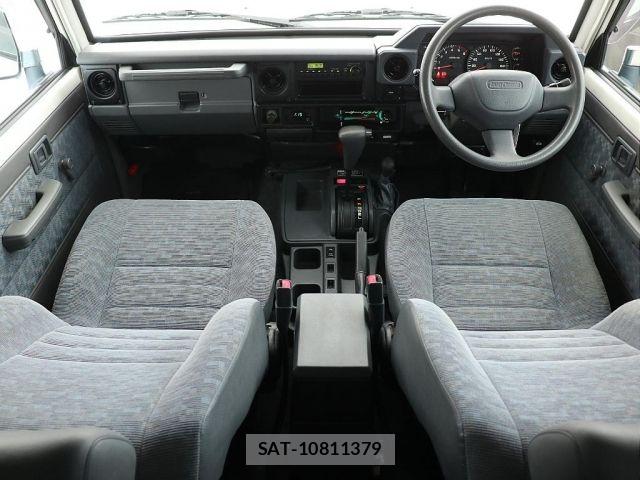 Toyota Land Cruiser 70 2001-01 8366565-1