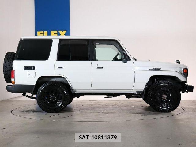 Toyota Land Cruiser 70 2001-01 8366565-4