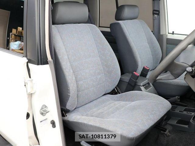 Toyota Land Cruiser 70 2001-01 8366565-5
